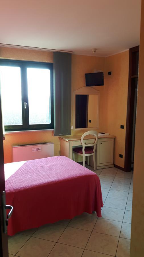 Hotel Armida Castenedolo ภายนอก รูปภาพ